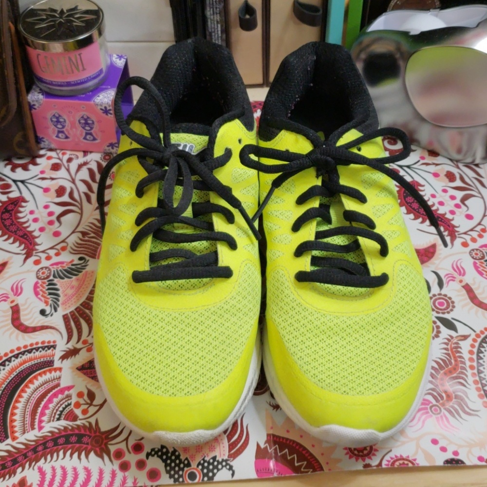 KIDS Fila in Neon Sz 3